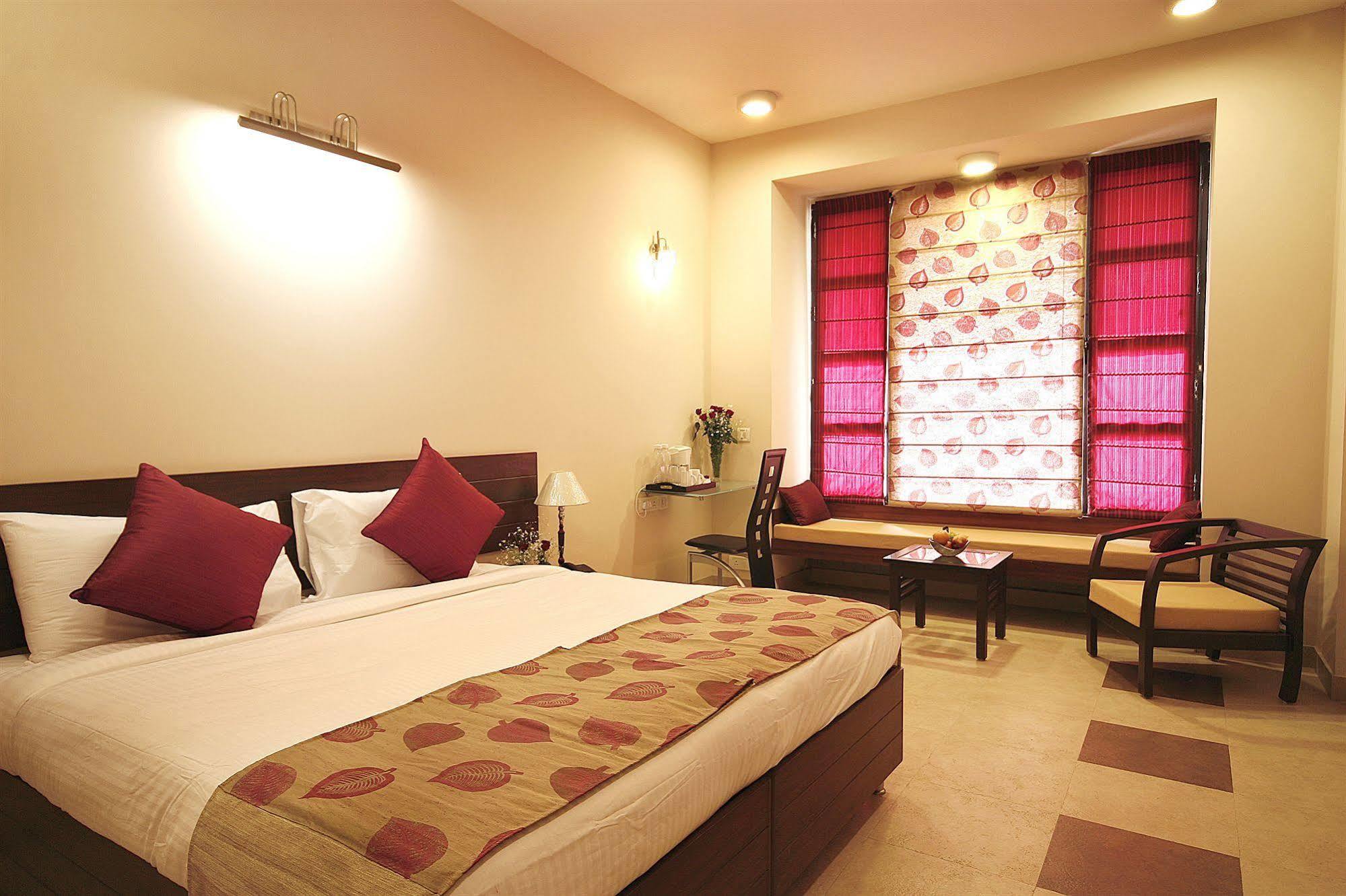 Ahuja Residency Parklane, Gurgaon Hotel Buitenkant foto